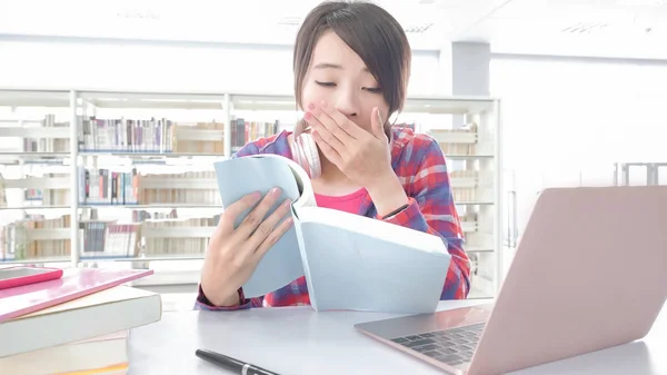 Asiática Estudante Estudando Sentindo Cansado Biblioteca — Fotografia de Stock
