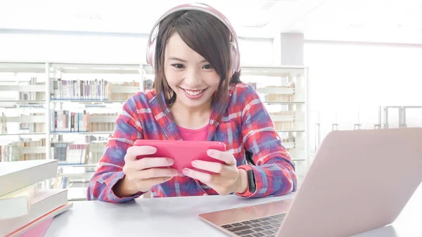 Asian Woman Student Playing Mobile Game Library — Stock Photo, Image