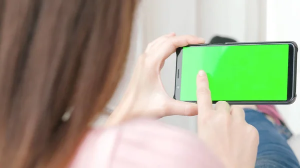 Woman Using Cell Phone Green Screen Home — Stock Photo, Image