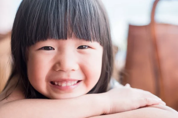 Cute girl smile happily — Stock Photo, Image