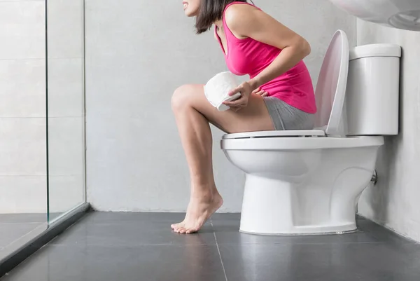 Femme Ressentant Douleur Avec Constipation Dans — Photo