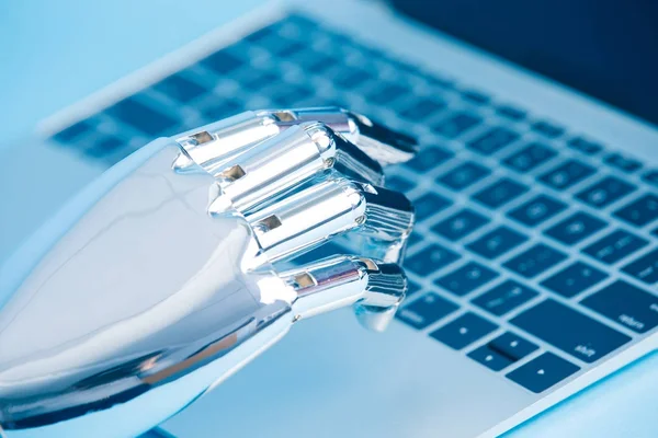 Robot Hand Using Notebook Blue Background — Stock Photo, Image