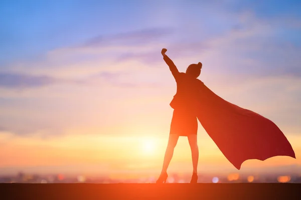 Silueta Super Mujer Negocios Atardecer —  Fotos de Stock