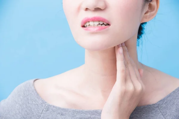 Women Thyroid Gland Problem Blue Background — Stock Photo, Image