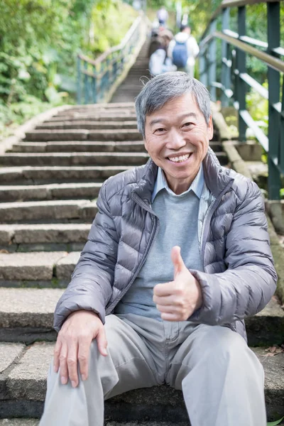 Oude Man Duim Opdagen — Stockfoto