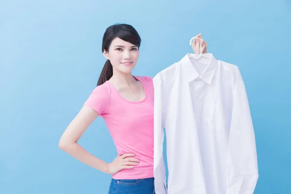 Woman Holding Clean Shirt Blue Background — Stock Photo, Image