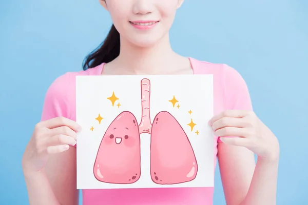 Mujer Con Cartelera Pulmones Saludables Fondo Azul — Foto de Stock