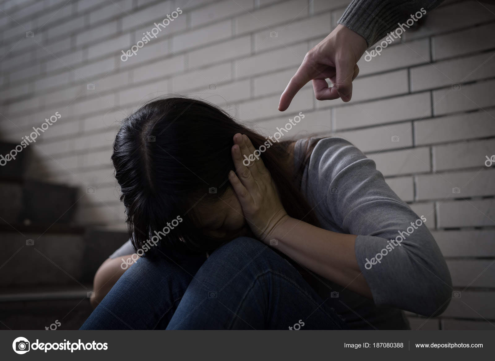 Гендерное насилие. Роль жертвы в психологии. Жертва в отношениях. Как перестать быть жертвой в отношениях. Манипуляции в отношениях.