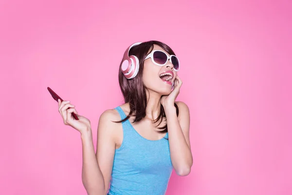 Woman Using Phone Listening Music Pink Background — Stock Photo, Image