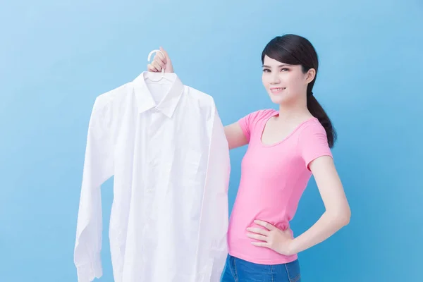 Woman Holding Clean Shirt Blue Background — Stock Photo, Image