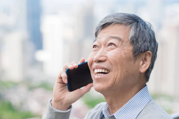 Oude Man Spreken Telefoon Het Taipei — Stockfoto