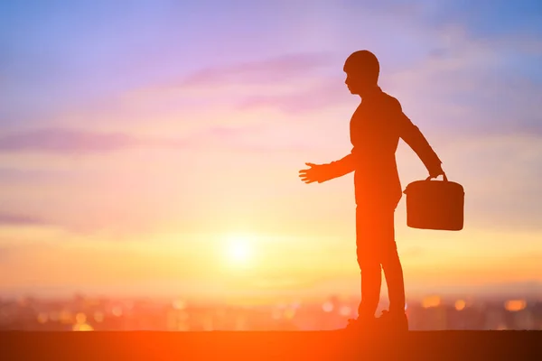 Silueta Del Hombre Negocios Caminando Atardecer —  Fotos de Stock