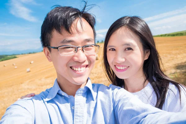 Pareja Sonriendo Felizmente Tomando Selfie Hokkaido Paddy — Foto de Stock