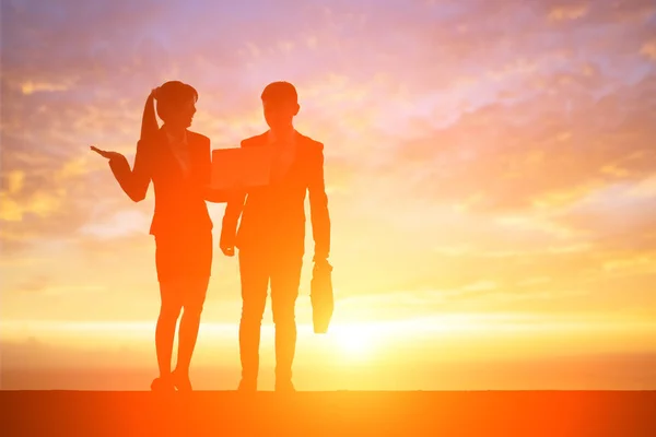 Silhouettes Business People Laptop Talking Sunset — Stock Photo, Image