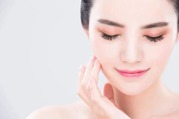 Csukott Szemmel Beauty Skin Care Koncepciót Szürke Háttér — Stock Fotó