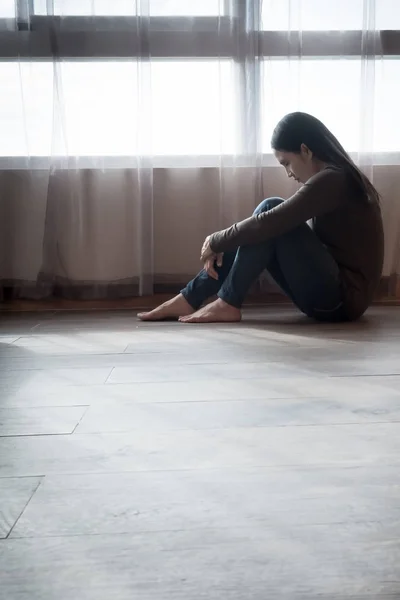 Depressed Woman Sitting Floor Room — Stock Photo, Image