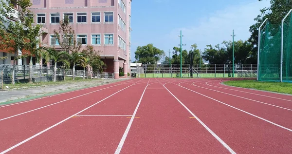 学校でトラックで撮影します スポーツ — ストック写真