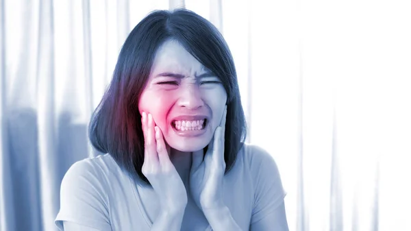 Mulher Sentindo Mal Com Dor Dente Casa — Fotografia de Stock