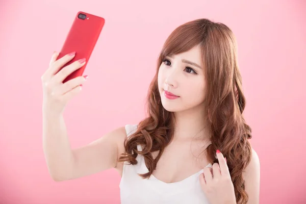 Krása Žena Selfie Růžovém Pozadí — Stock fotografie