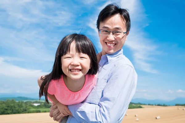 Ojciec Córką Szczęśliwie Grając Pola Ryżowego Hokkaido — Zdjęcie stockowe