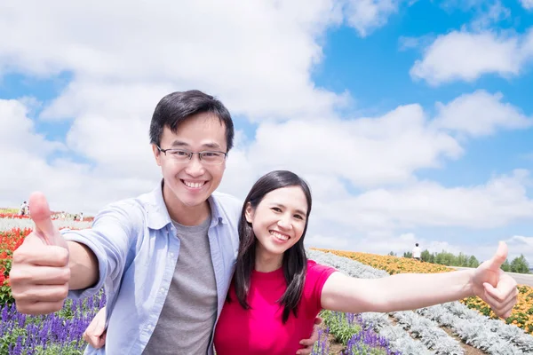 Paar Met Prachtige Landschap Shikisai Geen Oka Duimen Opdagen — Stockfoto