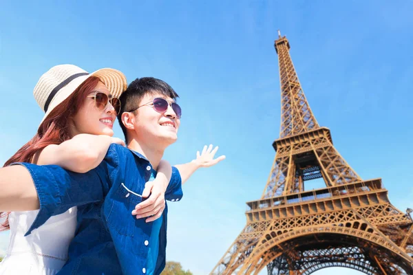 Coppia Viaggiare Parigi Sentitevi Liberi Godere — Foto Stock