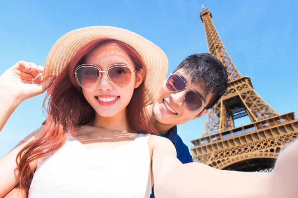 Pár Cestovat Paříže Selfie Šťastně — Stock fotografie