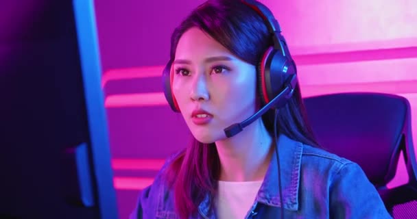Young Asian cyber sport gamer — Stock Video