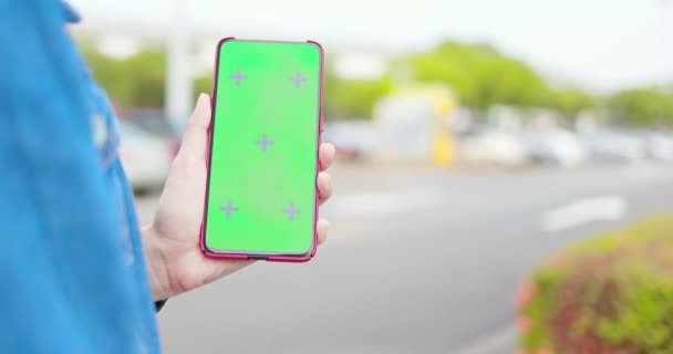 Mujer asiática uso smartphone — Vídeo de stock