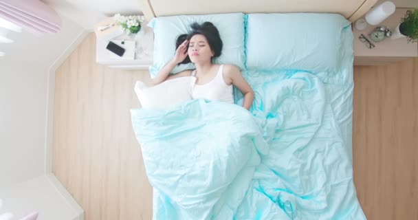 Femme a un problème de sommeil — Video