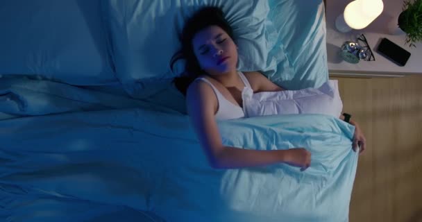 Asiatique femme sommeil pas bien — Video