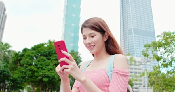 Gebruik 5g smartphone in Taiwan — Stockvideo