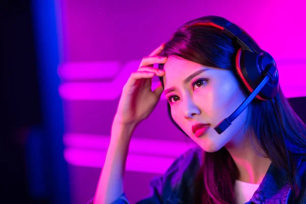 Asiático menina cyber esporte gamer — Fotografia de Stock