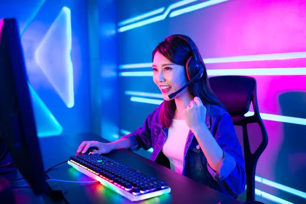 Cyber sport gamer win game — Stock Photo, Image