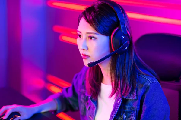 Genç Asyalı Siber Spor OyuncusuName — Stok fotoğraf