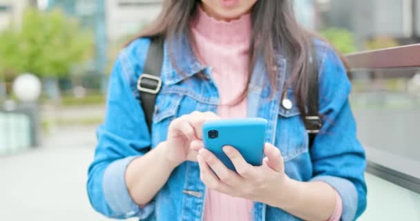 Asian woman use smartphone — Stock Video