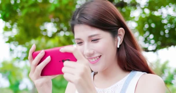 Young asian girl use phone — Stock Video