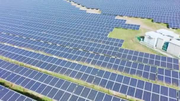 Panneaux solaires photographiés par drone — Video