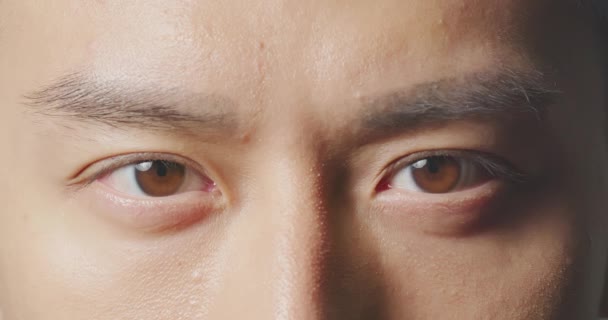 Primer plano del ojo masculino — Vídeos de Stock
