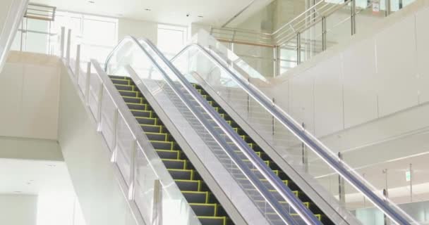 Escalator in the Okinawa airport — Stock Video