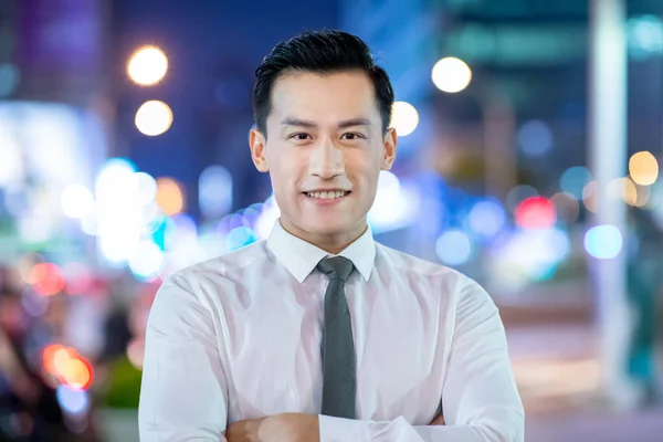 Asiático hombre sonrisa a usted — Foto de Stock