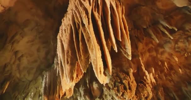 Grotta di Gyokusendo Roccia Stalattite — Video Stock