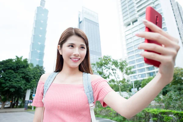 女の子は台北に住んでいます — ストック写真