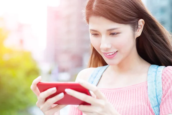 Woman play game with smartphone — Stock Photo, Image