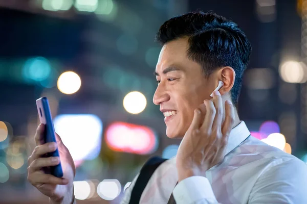 asian man wear wireless earbuds