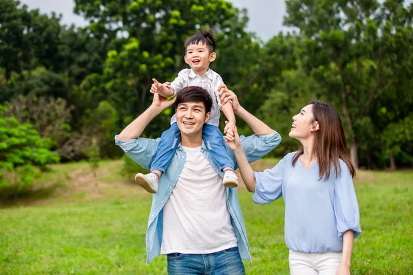 Young parents show the view to kid — Stock Photo, Image