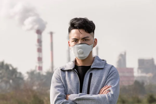 Asiat Vás Dívá Nosí Ochrannou Masku N95 Proti Znečištění Vzduchu — Stock fotografie