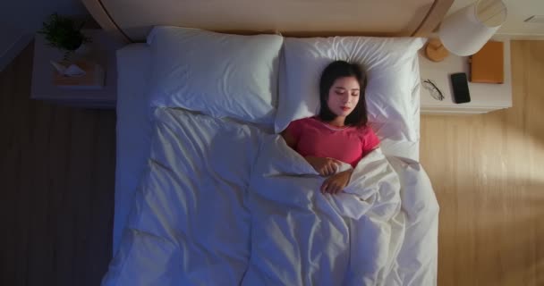 Azji kobieta spać dobrze — Wideo stockowe