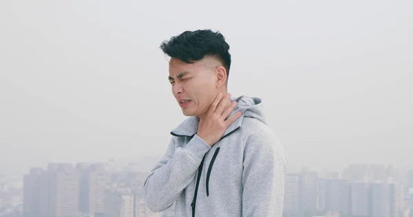 Asijský Muž Kašel Bolesti Krku Protože Přenosné Infekční Nemoci Nebo — Stock fotografie