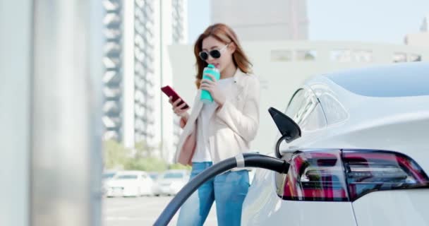 Mujer con estilo de vida ecológico — Vídeo de stock